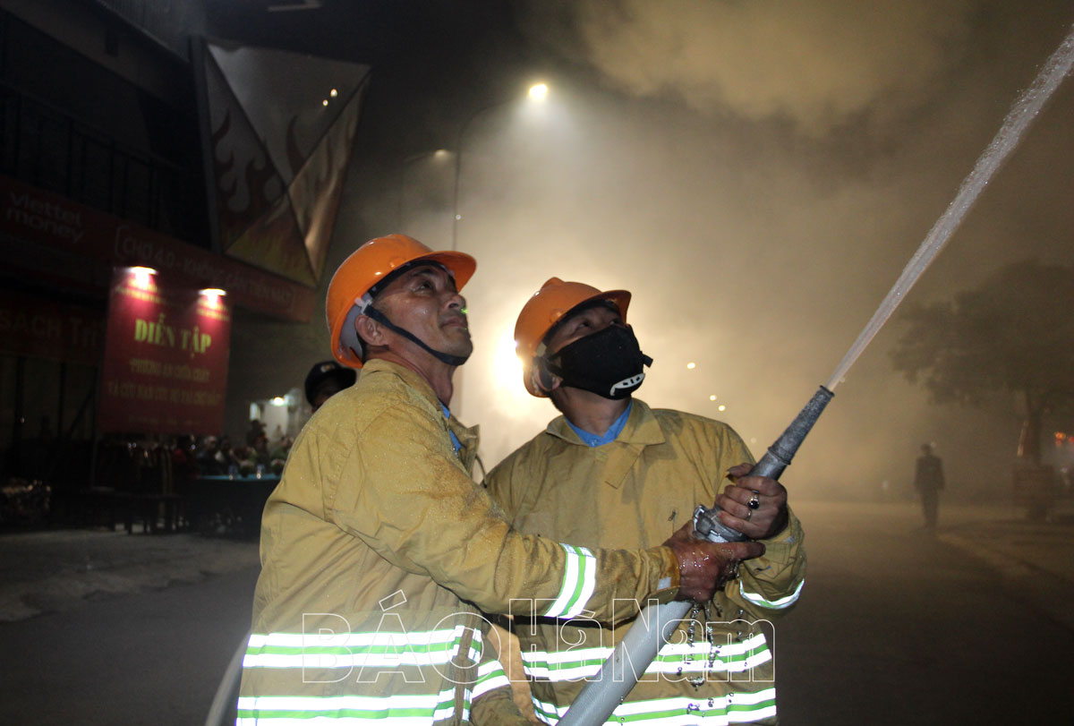 Diễn tập phương án chữa cháy cứu nạn cứu hộ tại chợ Bầu