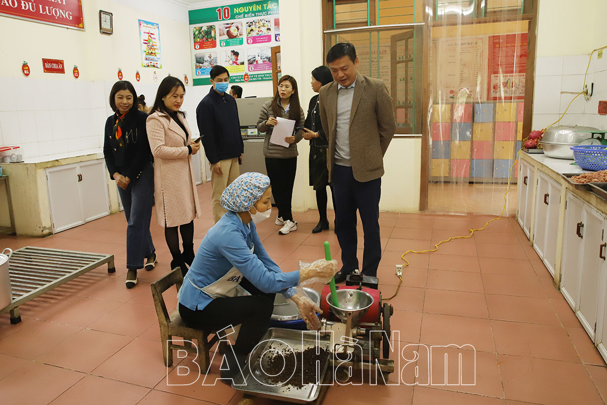 Chi cục An toàn vệ sinh thực phẩm tỉnh  kiểm tra đột xuất bếp ăn tập thể ở các cơ sở giáo dục