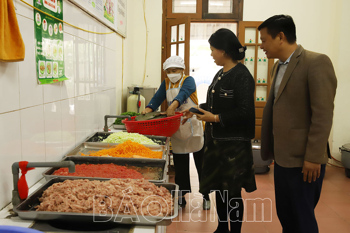 Chi cục An toàn vệ sinh thực phẩm tỉnh  kiểm tra đột xuất bếp ăn tập thể ở các cơ sở giáo dục