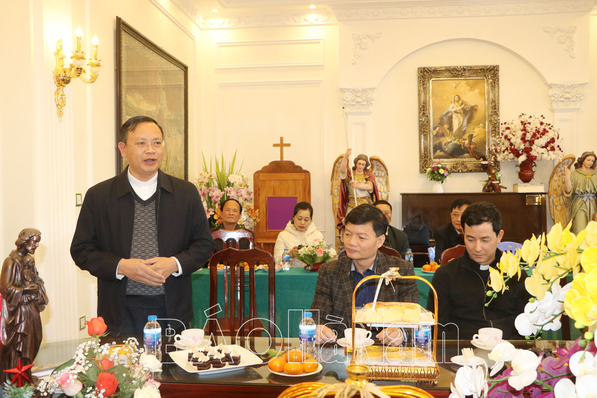Đồng chí Bí thư Tỉnh ủy Lê Thị Thủy thăm chúc mừng Giáng sinh tại Chính xứ Phủ Lý Quản giáo hạt Phủ Lý