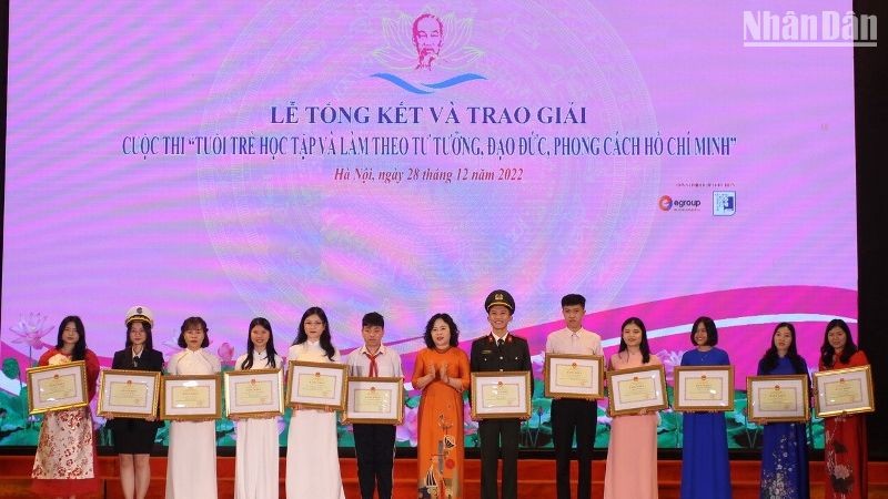 Trao giải Cuộc thi tuổi trẻ học tập và làm theo tư tưởng đạo đức phong cách Hồ Chí Minh