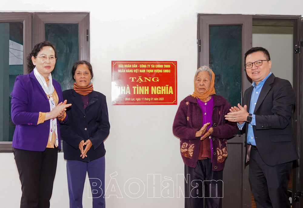 Báo Nhân Dân phối hợp trao nhà tình nghĩa cho nạn nhân chất độc da camdioxin tại huyện Bình Lục