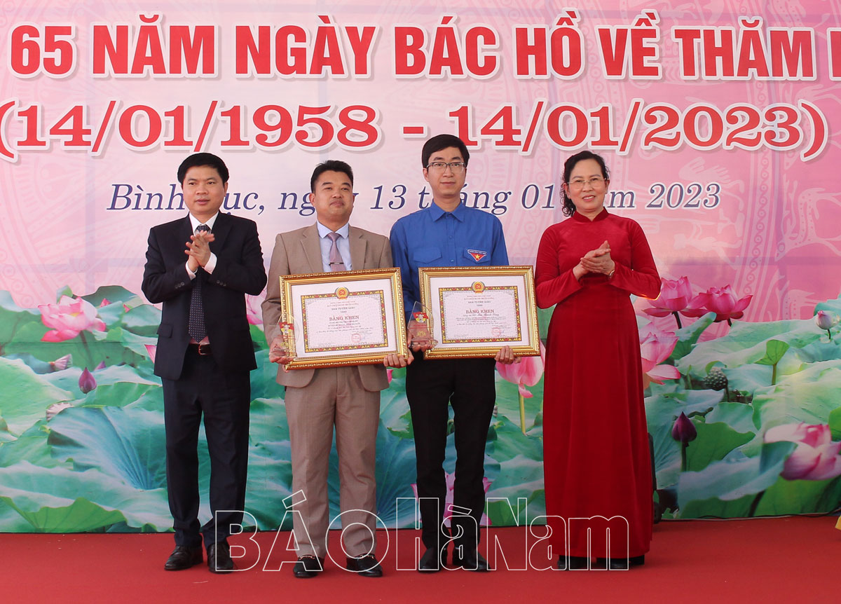 Lễ Dâng hương kỷ niệm 65 năm Ngày Bác Hồ về thăm Hà Nam và báo công dâng Bác