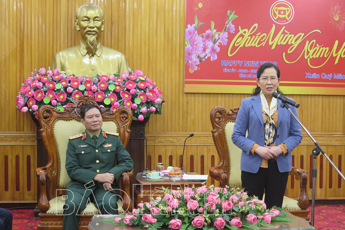 Thượng tướng Nguyễn Tân Cương Uỷ viên Trung ương Đảng Thứ trưởng Bộ Quốc phòng thăm chúc Tết tại Hà Nam