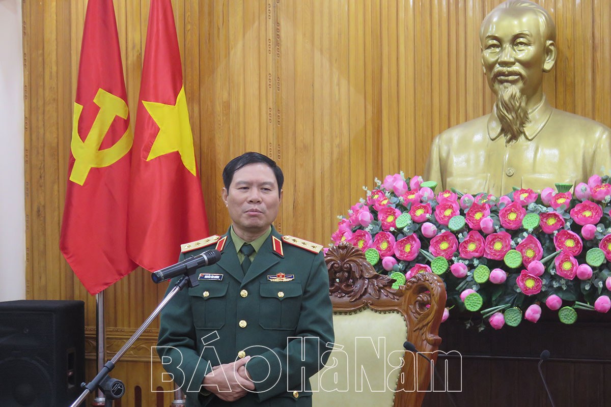 Thượng tướng Nguyễn Tân Cương Uỷ viên Trung ương Đảng Thứ trưởng Bộ Quốc phòng thăm chúc Tết tại Hà Nam