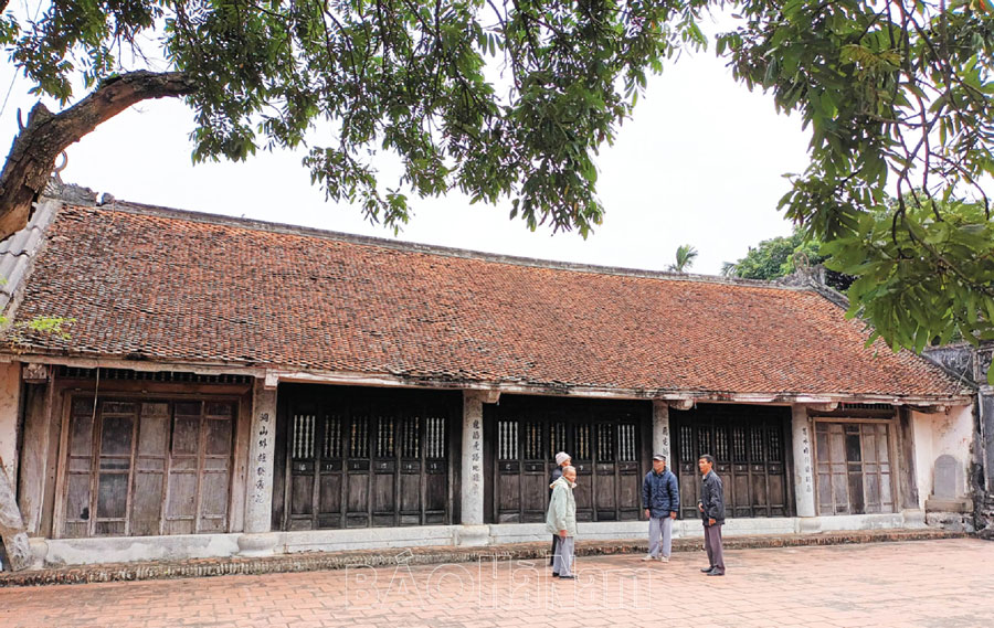 Vui hội làng Nguyễn Trung