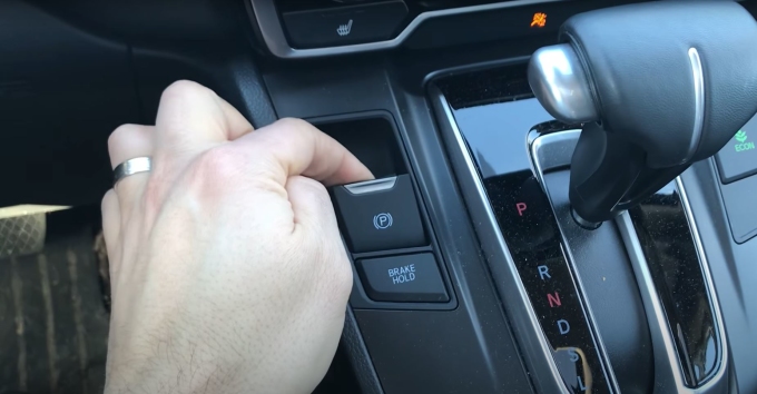 Phanh tay điện tử có thể vô dụng trên ôtô