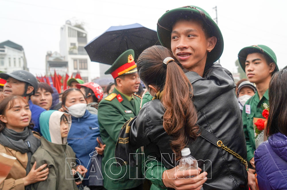 Chùm ảnh Cảm xúc tại lễ giao quân ở Thành phố Phủ Lý