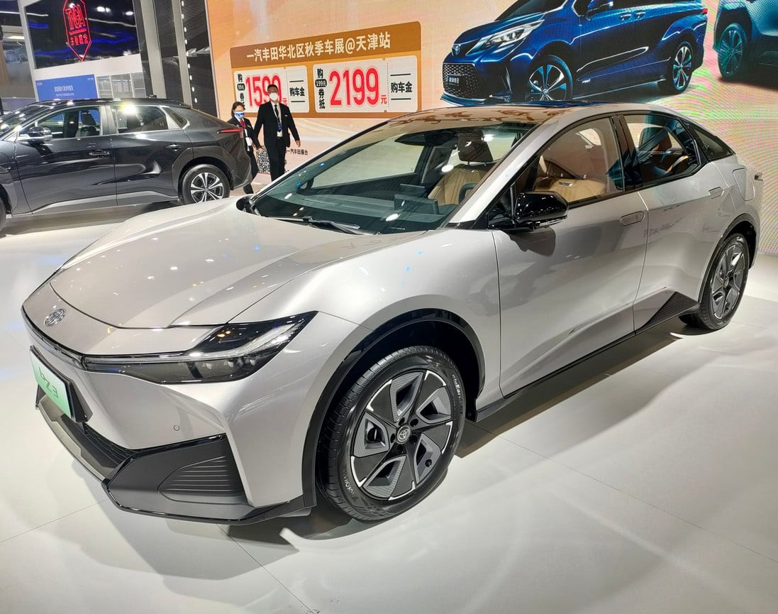 Không cần tới 2027 Toyota đã ra mắt xe điện theo cách bất ngờ nhất