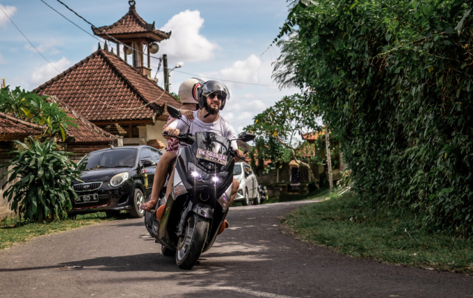 Bali cấm du khách đi xe máy