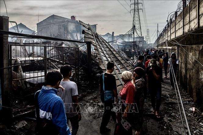 Nạn nhân tử vong trong vụ cháy kho nhiên liệu ở Indonesia tăng lên 33 người