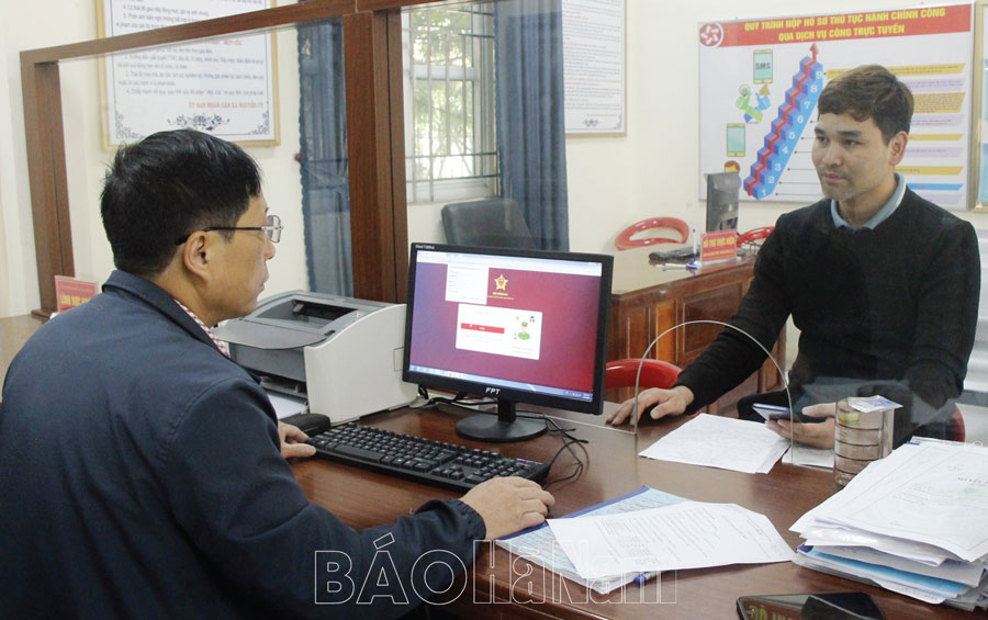 Xây dựng chính quyền thân thiện vì nhân dân phục vụ ở Nguyễn Úy