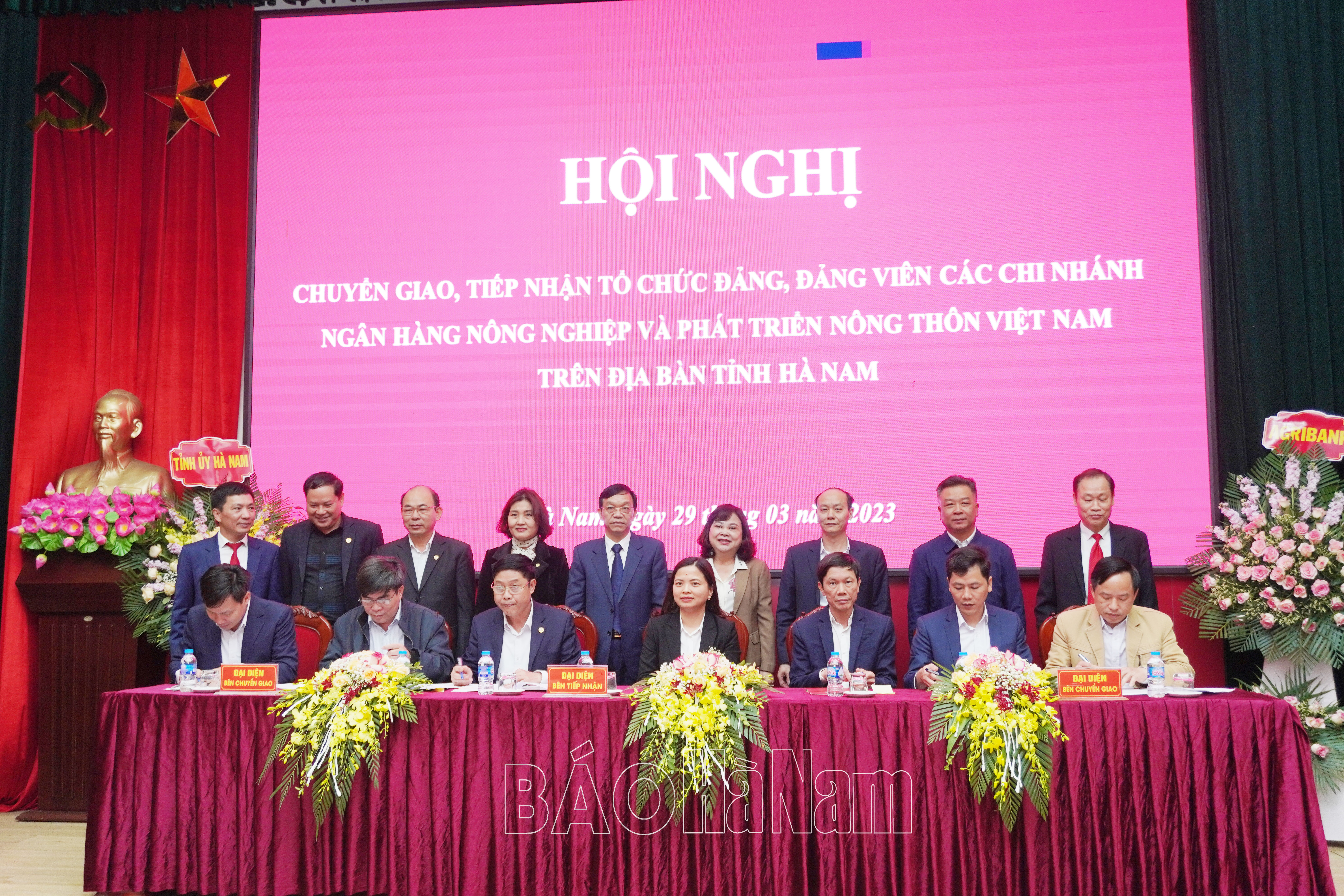 Bàn giao tổ chức Đảng đảng viên các Chi nhánh Agribank trên địa bàn tỉnh về Đảng bộ Agribank Việt Nam