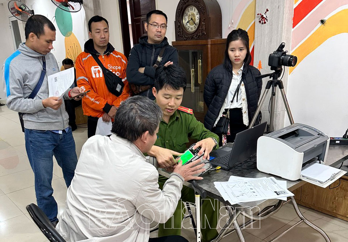 Công an Phủ Lý thành lập tổ công tác cấp CCCD cho công dân tạm trú tại Hà Nội