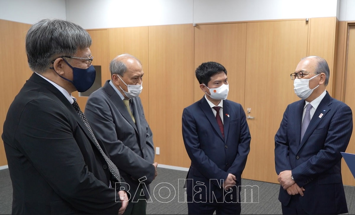Đồng chí Chủ tịch UBND tỉnh Trương Quốc Huy thăm làm việc tại hội sở chính của tập đoàn Sumi Nhật Bản