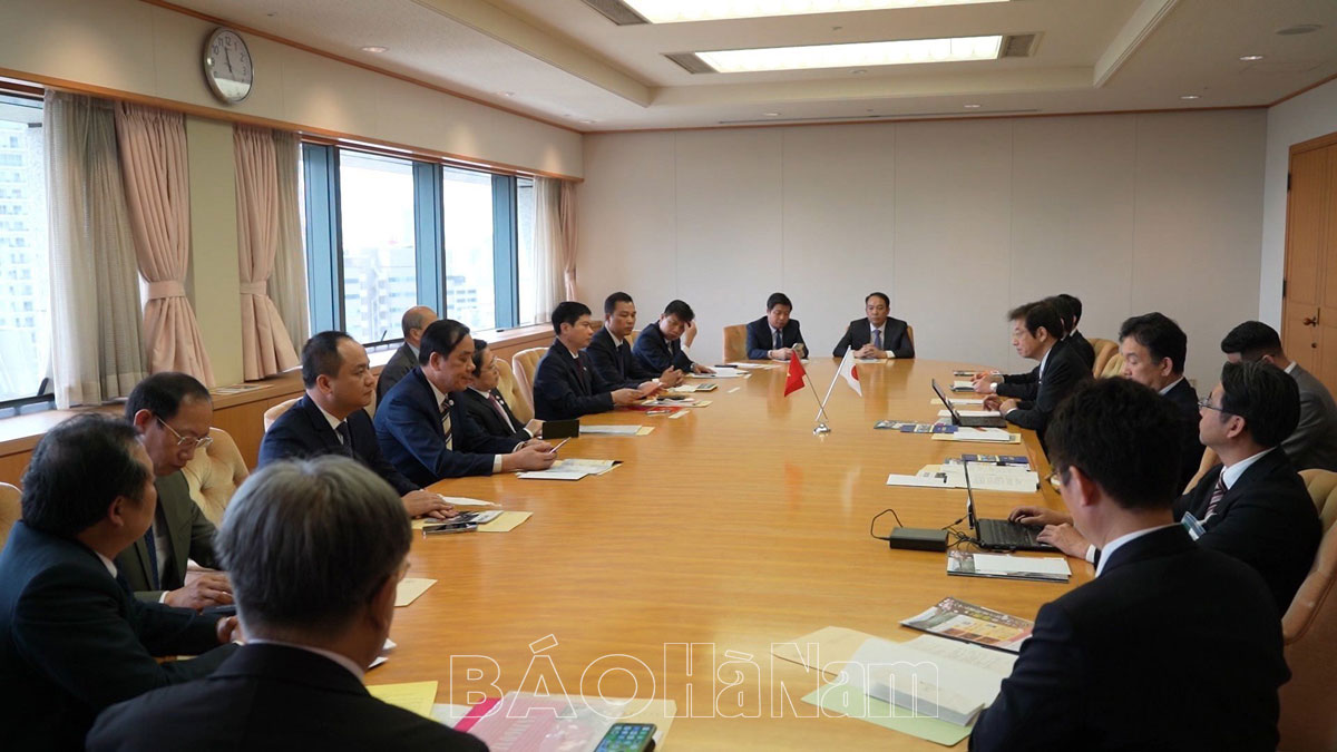 Đồng chí Chủ tịch UBND tỉnh Trương Quốc Huy thăm và làm việc với Thống đốc tỉnh Hyogo Thị trưởng thành phố Kobe và tổ chức Hội thảo xúc tiến đầu tư tại thành phố Kobe Nhật Bản