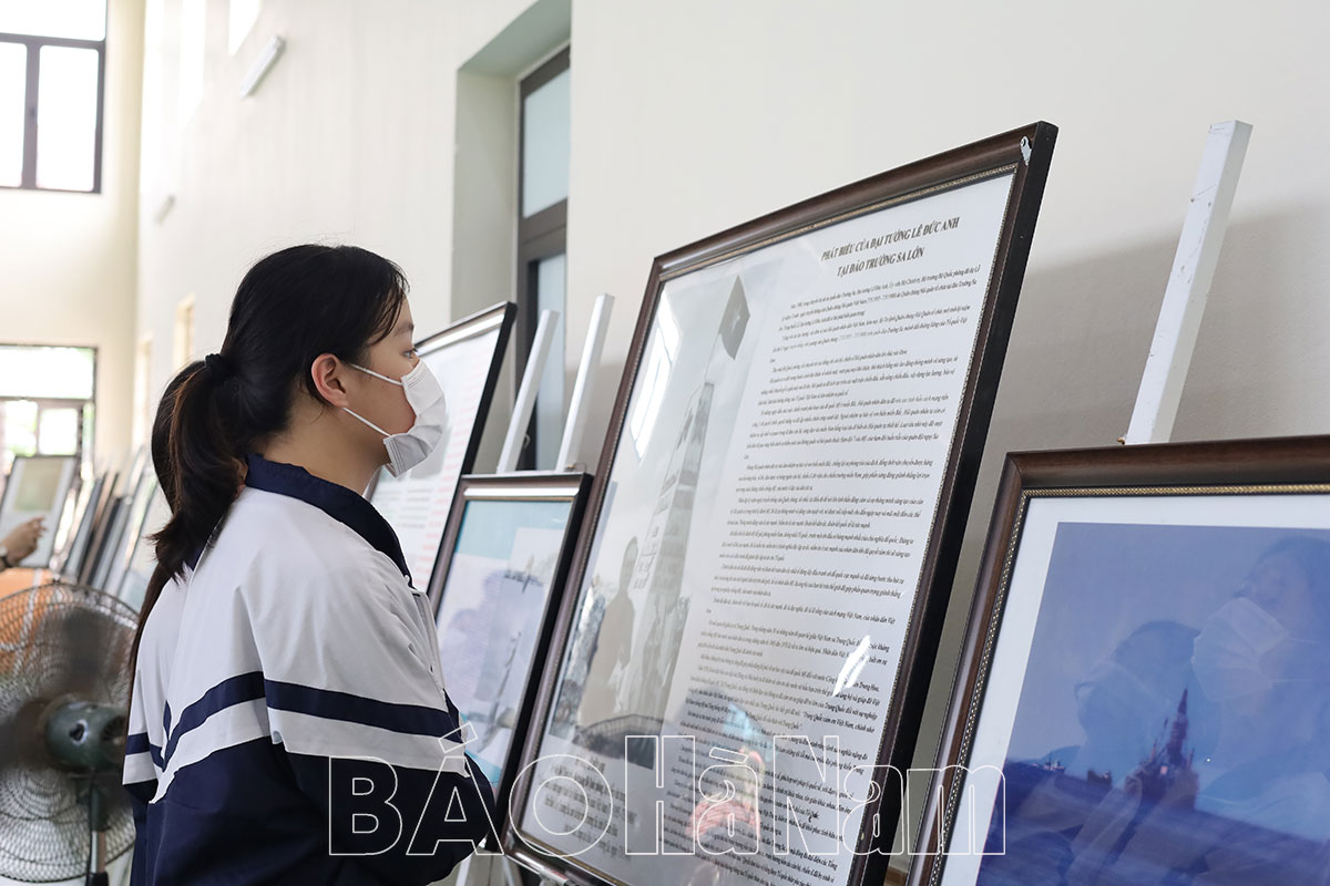 Khai mạc triển lãm Tư liệu và bản đồ Hoàng Sa Trường Sa của Việt Nam  Những bằng chứng lịch sử và pháp lý