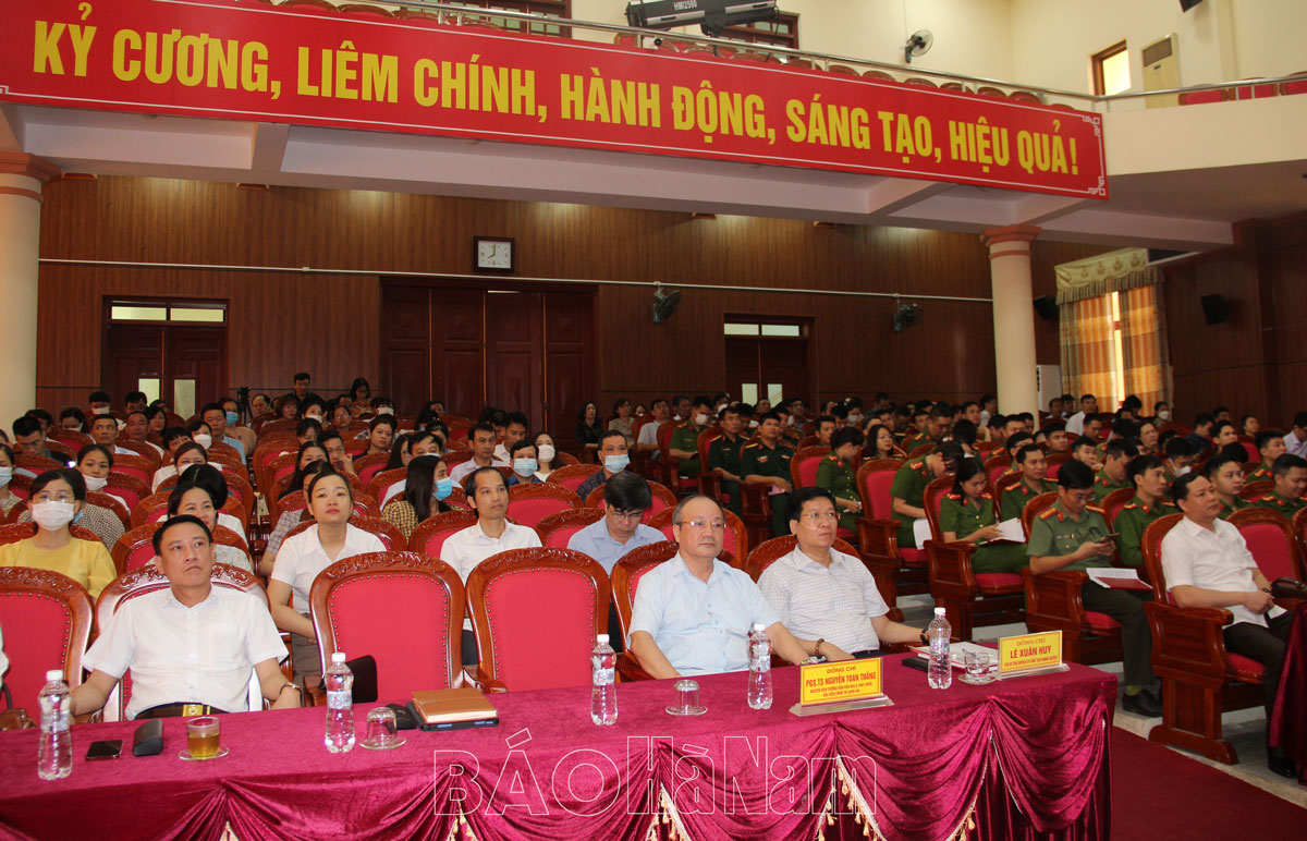 PGS TS Nguyễn Toàn Thắng nói chuyện chuyên đề về học tập làm theo tư tưởng đạo đức phong cách Hồ Chí Minh về xây dựng Đảng xây dựng đội ngũ cán bộ tại huyện Bình Lục