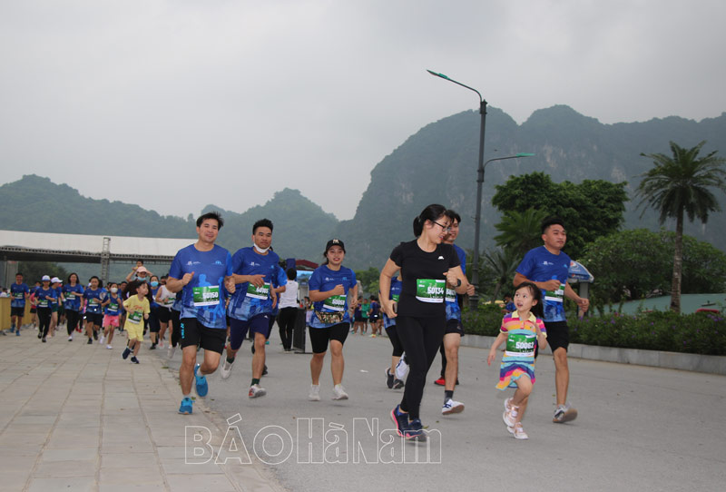 Hơn 5000 người đăng ký tham gia Giải chạy Việt dã “Cùng Sacombank chạy vì sức khỏe cộng đồng tỉnh Hà Nam năm 2023”
