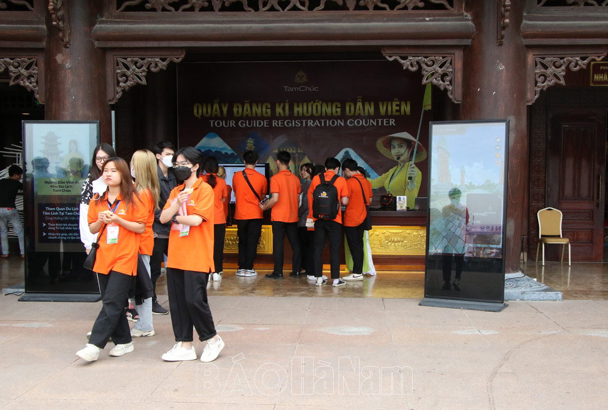 Tam Chúc đưa chương trình trải nghiệm Hướng dẫn viên AI phục vụ Tuần Văn hóa du lịch Hà Nam 2023