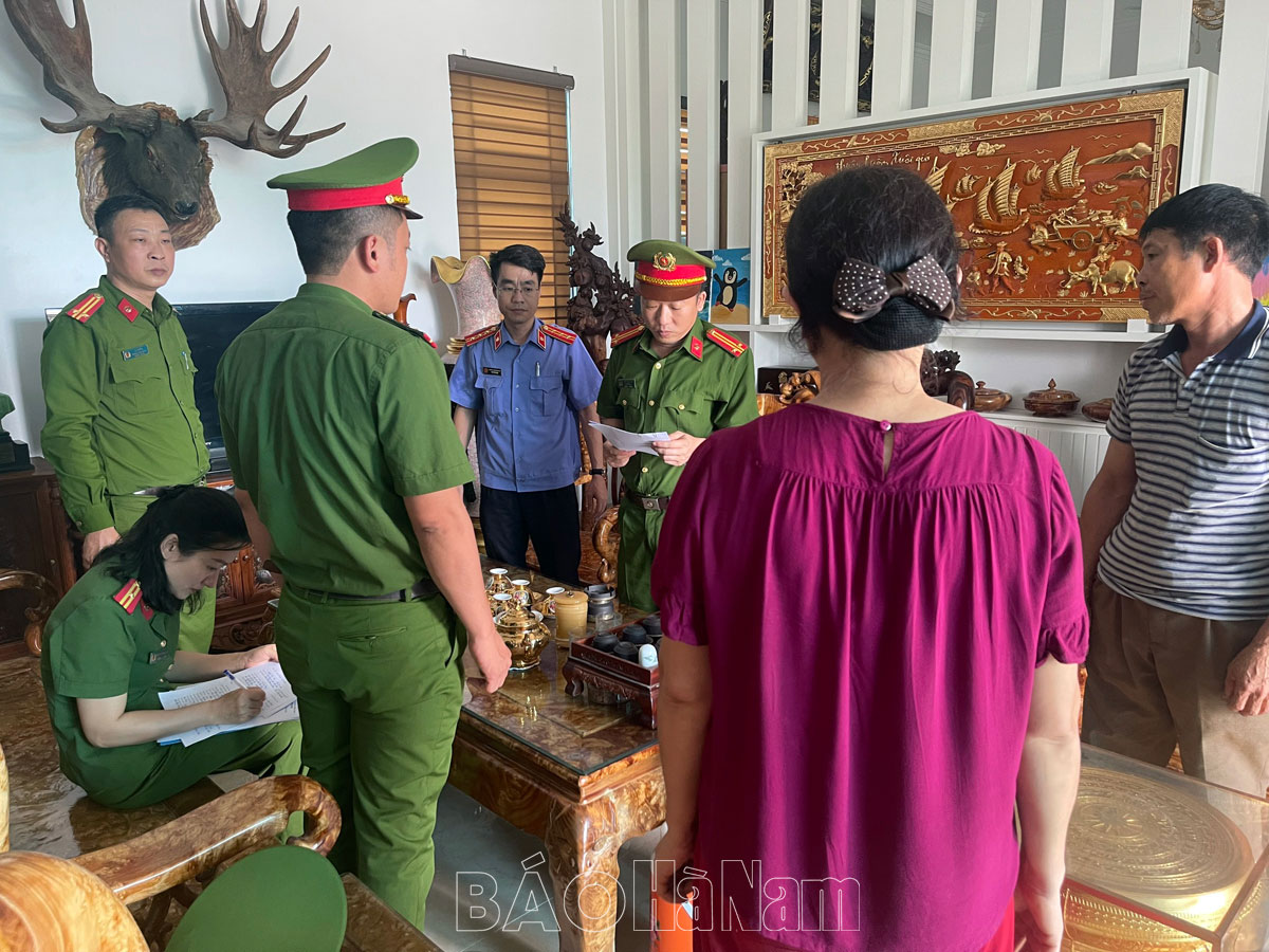 Phê chuẩn Quyết định khởi tố bắt tạm giam nguyên Giám đốc Phó Giám đốc Trung tâm phát triển quỹ đất huyện Thanh Liêm