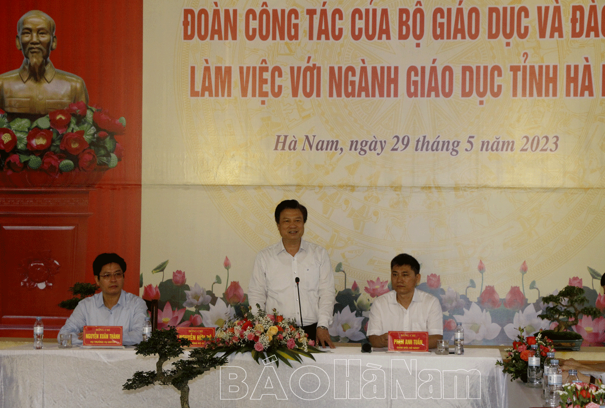 Đoàn công tác Bộ Giáo dục và Đào tạo làm việc với ngành giáo dục tỉnh Hà Nam
