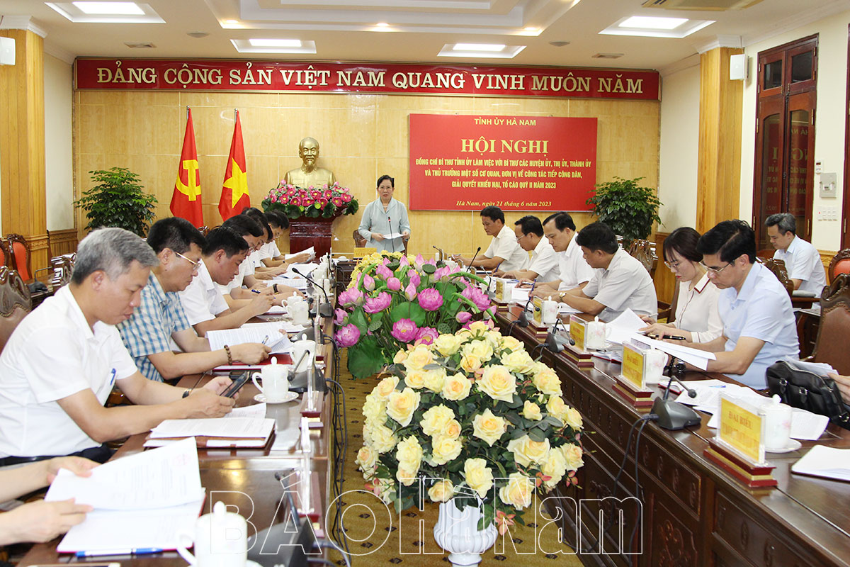 Bí thư Tỉnh ủy Lê Thị Thủy làm việc với bí thư các huyện thị thành ủy và thủ trưởng một số cơ quan đơn vị về công tác tiếp công dân giải quyết khiếu nại tố cáo quý II2023