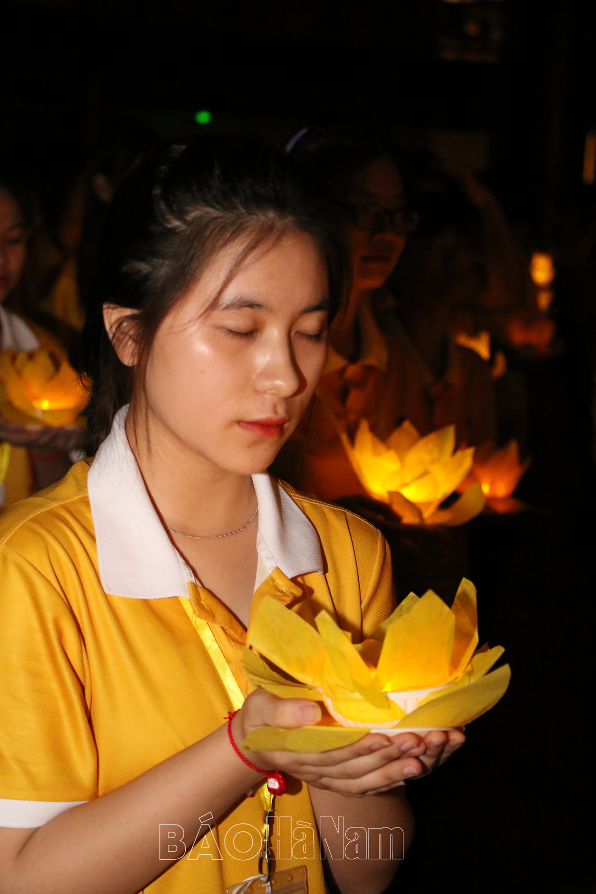 5000 bông hoa đăng thắp sáng trong lễ tri ân các anh hùng Liệt sỹ và cầu nguyện Quốc thái dân an tại chùa Tam Chúc
