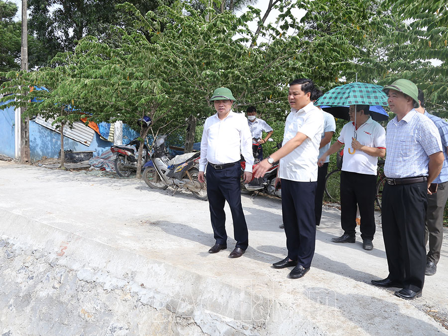 Đồng chí Chủ tịch UBND tỉnh Trương Quốc Huy kiểm tra công tác chuẩn bị ứng phó bão số 1