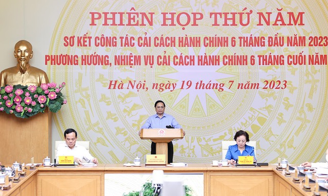 Thủ tướng Chính phủ Phạm Minh Chính để người dân doanh nghiệp tiếp cận thực hiện các thủ tục công việc một cách nhanh chóng thuận lợi nhất