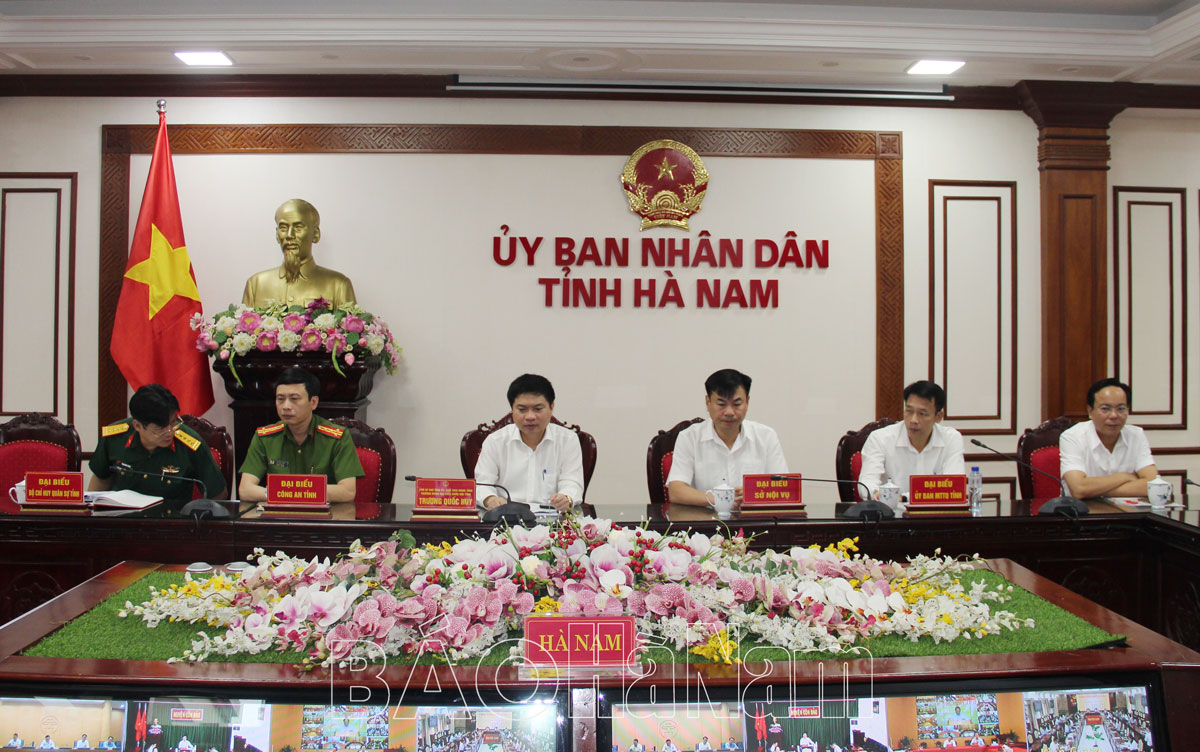 Thủ tướng Chính phủ Phạm Minh Chính để người dân doanh nghiệp tiếp cận thực hiện các thủ tục công việc một cách nhanh chóng thuận lợi nhất