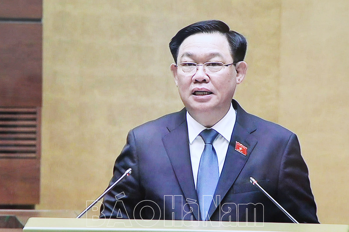 Ủy ban Thường vụ Quốc hội chất vấn Bộ trưởng Bộ Tư pháp Lê Thành Long