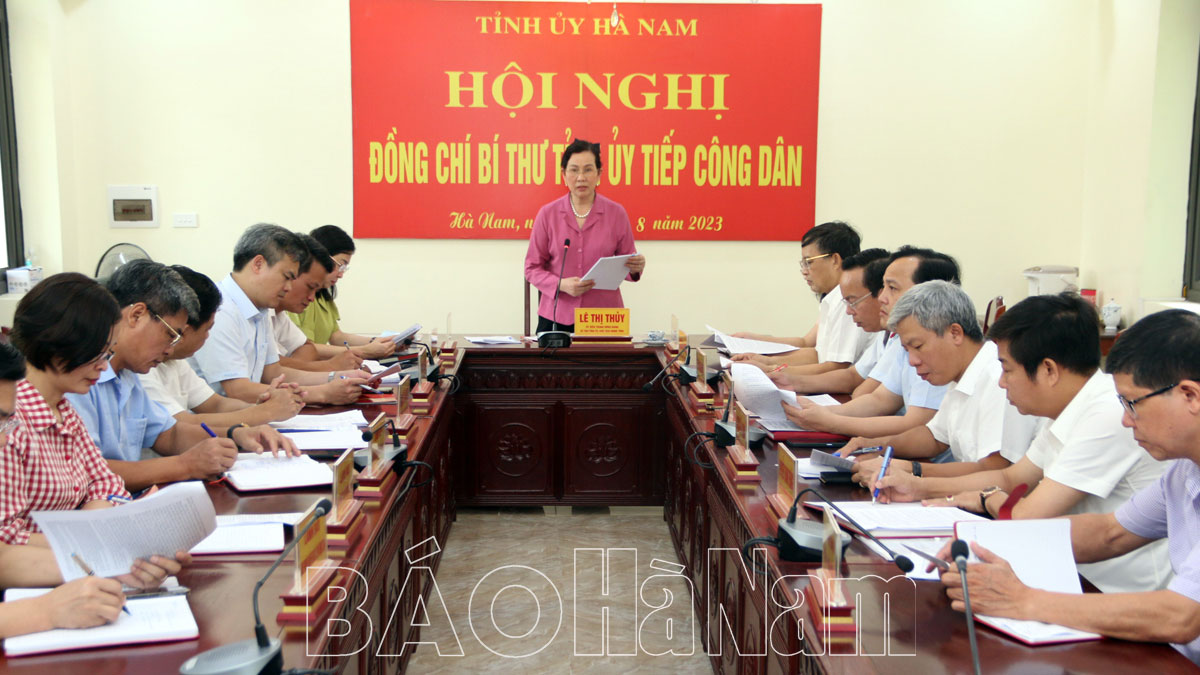 Đồng chí Bí thư Tỉnh ủy Lê Thị Thủy tiếp công dân định kỳ tháng 82023