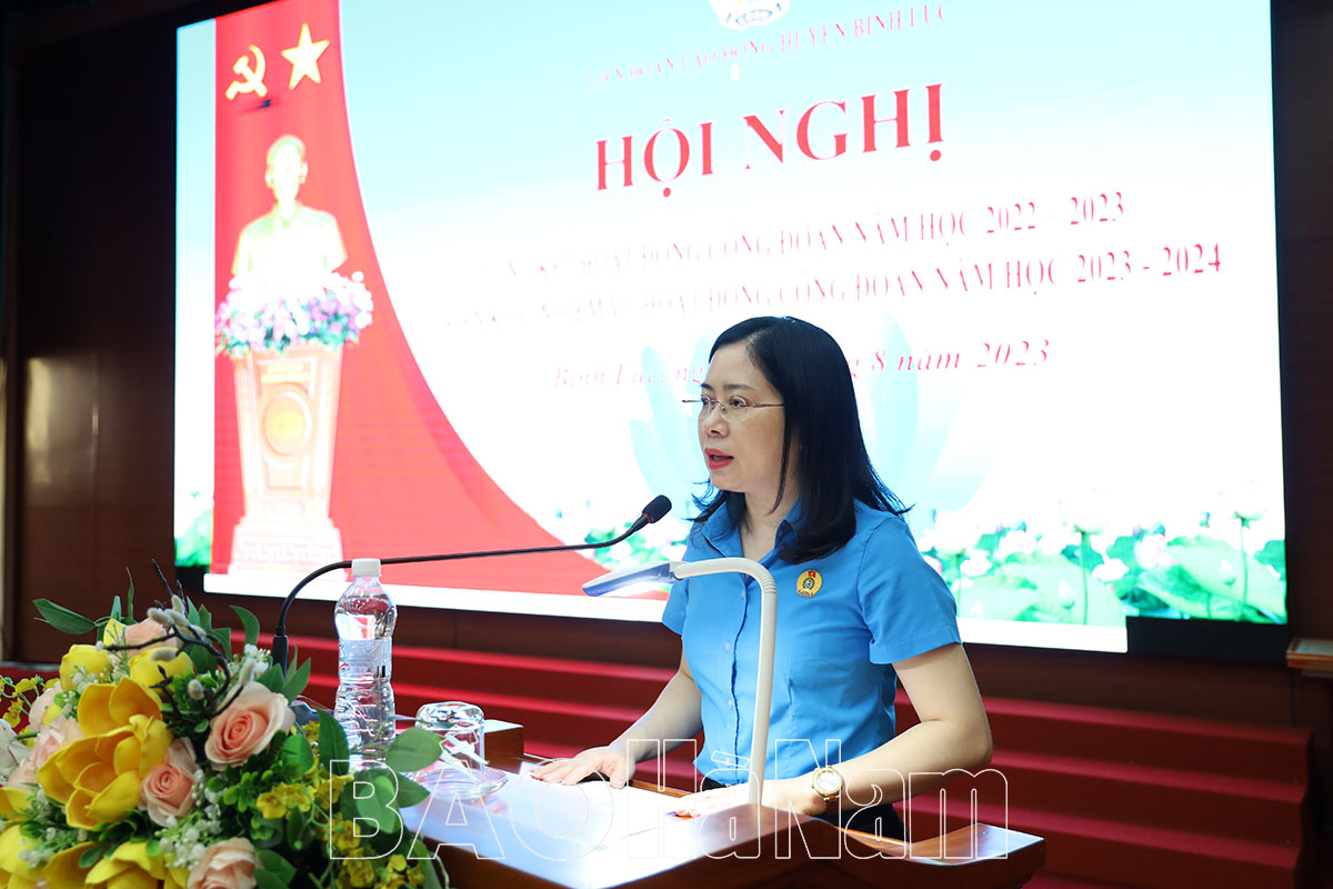LĐLĐ huyện Bình Lục khen thưởng 112 học sinh đạt thành tích cao và vượt khó học giỏi năm học 20222023