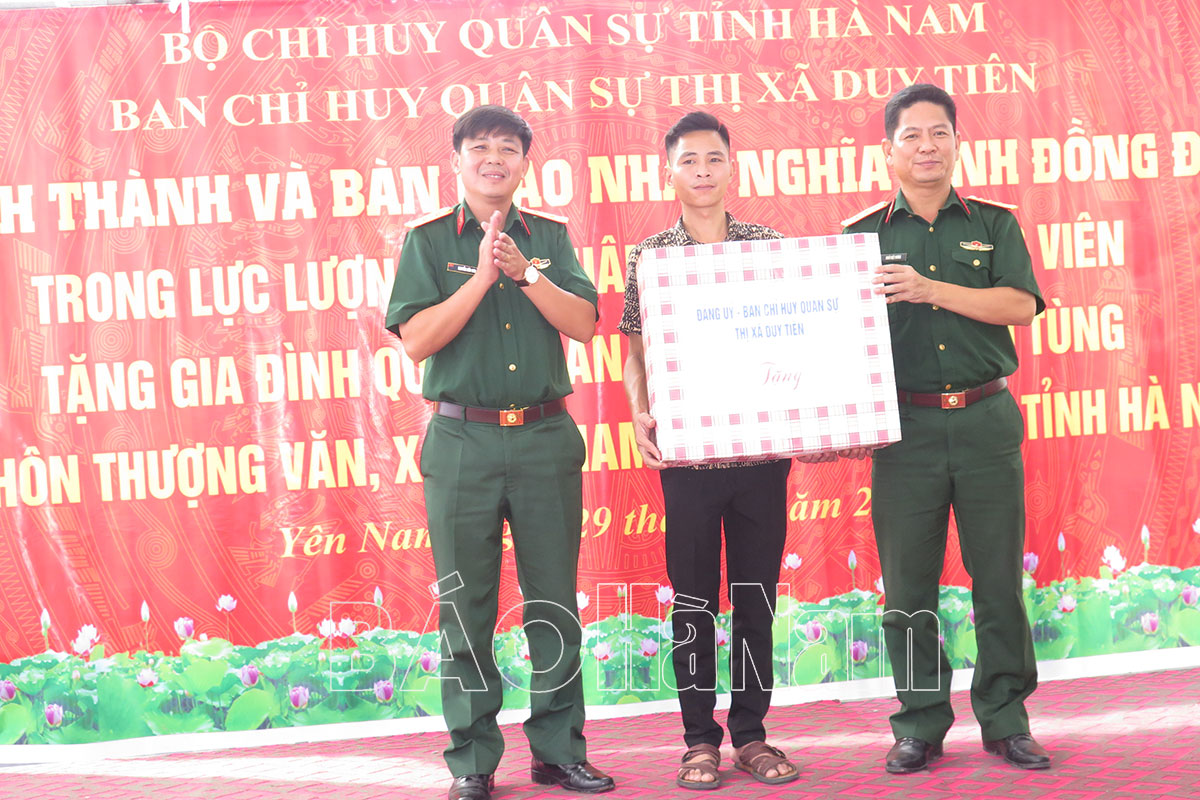 Ban CHQS thị xã Duy Tiên khánh thành bàn giao nhà “Nghĩa tình đồng đội”
