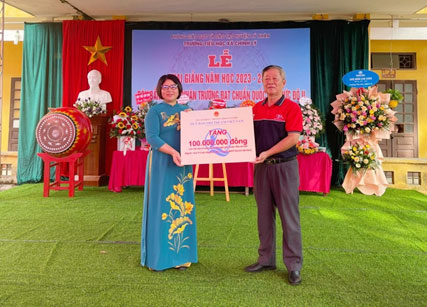 Daiichi Life Việt Nam tặng học bổng cho học sinh có hoàn cảnh đặc biệt khó khăn 