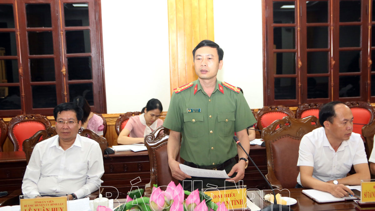 Đồng chí Bí thư Tỉnh uỷ Lê Thị Thủy làm việc với bí thư các huyện uỷ thị uỷ thành uỷ và thủ trưởng một số cơ quan đơn vị
