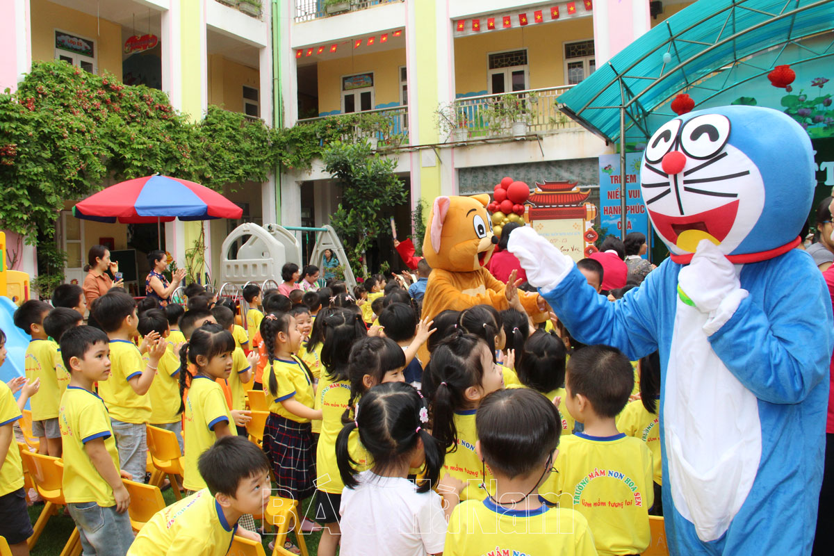 Trường Mầm non Hoa Sen tổ chức nhiều hoạt động vui Tết Trung thu cho thiếu nhi