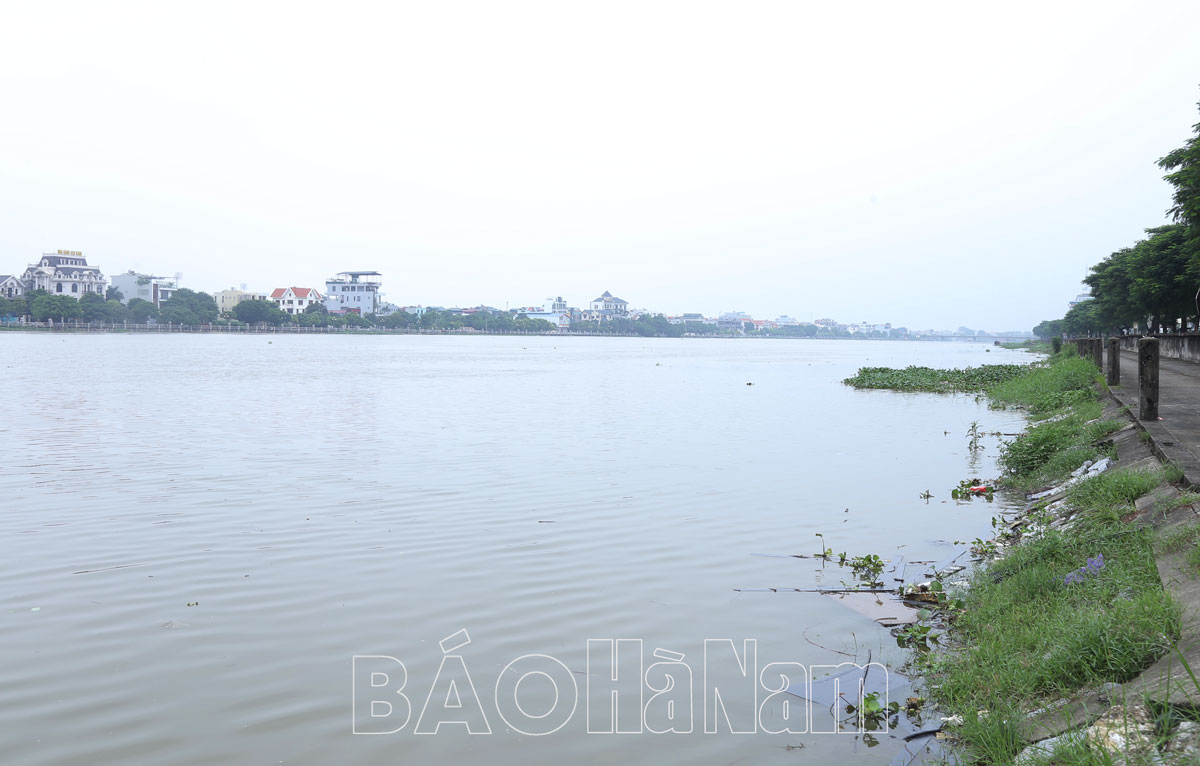 Lũ sông Đáy tại thành phố Phủ Lý vượt báo động 2