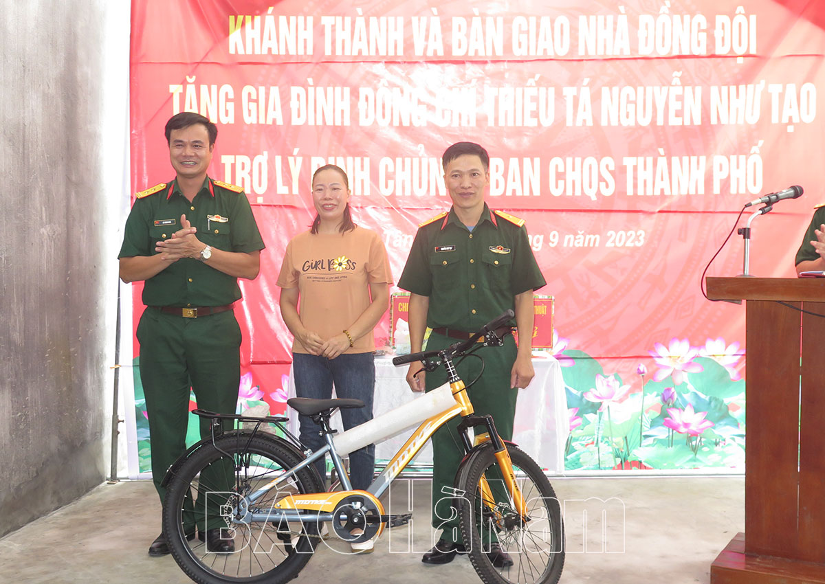 Ban CHQS thành phố Phủ Lý khánh thành và bàn giao “Nhà đồng đội” cho Thiếu tá Nguyễn Như Tạo