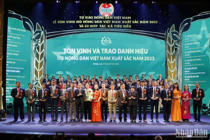 Tôn vinh 100 nông dân Việt Nam xuất sắc 2023 và biểu dương 63 hợp tác xã tiêu biểu toàn quốc