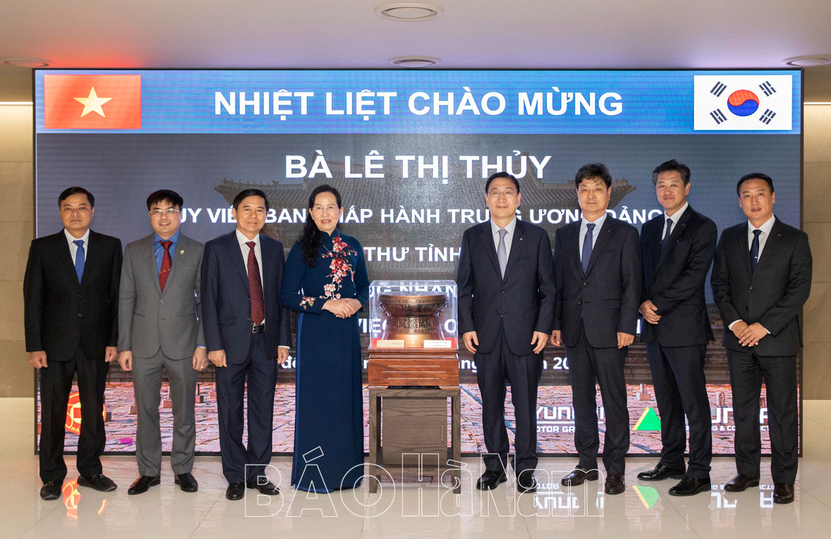 Đồng chí Bí thư Tỉnh ủy Lê Thị Thủy làm việc với Tập đoàn Xây dựng Huyndai ECHàn Quốc