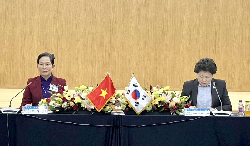 Đồng chí Bí thư Tỉnh ủy Lê Thị Thủy và đoàn công tác tỉnh Hà Nam làm việc với Hội đồng Nghị viện tỉnh Gyeonggi Hàn Quốc