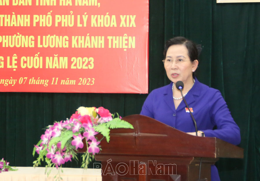 Đồng chí Bí thư Tỉnh ủy Chủ tịch HĐND tỉnh Lê Thị Thủy tiếp xúc cử tri phường Lương Khánh Thiện Phủ Lý