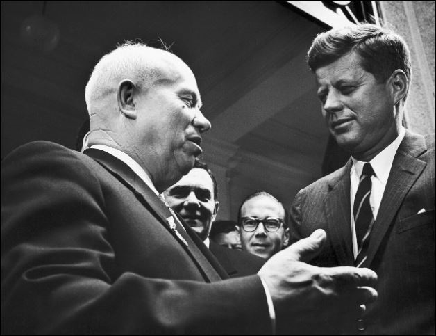 Khrushchev và Kennedy đã thư từ bí mật như thế nào để ngăn chặn ngày tận thế hạt nhân