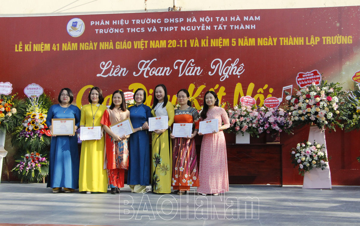 Trường THCS THPT Nguyễn Tất Thành kỉ niệm ngày Nhà giáo Việt Nam