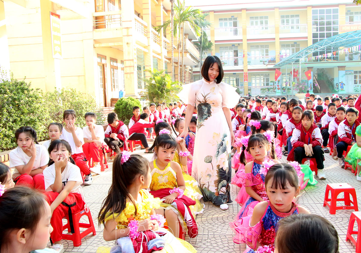 Những hình ảnh xúc động kỷ niệm ngày Nhà giáo Việt Nam 2011