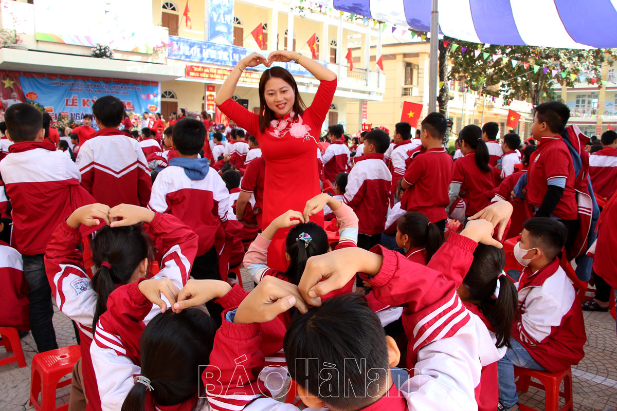 Những hình ảnh xúc động kỷ niệm ngày Nhà giáo Việt Nam 2011