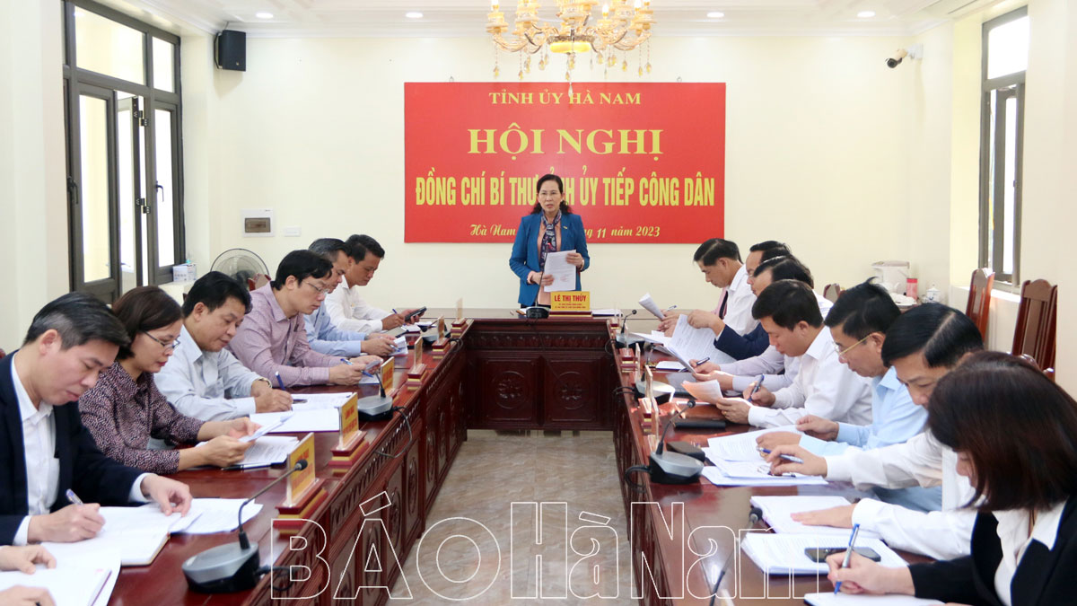Đồng chí Bí thư Tỉnh ủy Lê Thị Thủy tiếp công dân định kỳ tháng 112023
