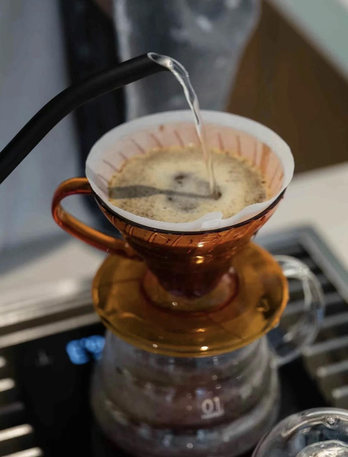 Cốc cà phê đắt đỏ có giá gần 23 triệu đồng gây tranh cãi